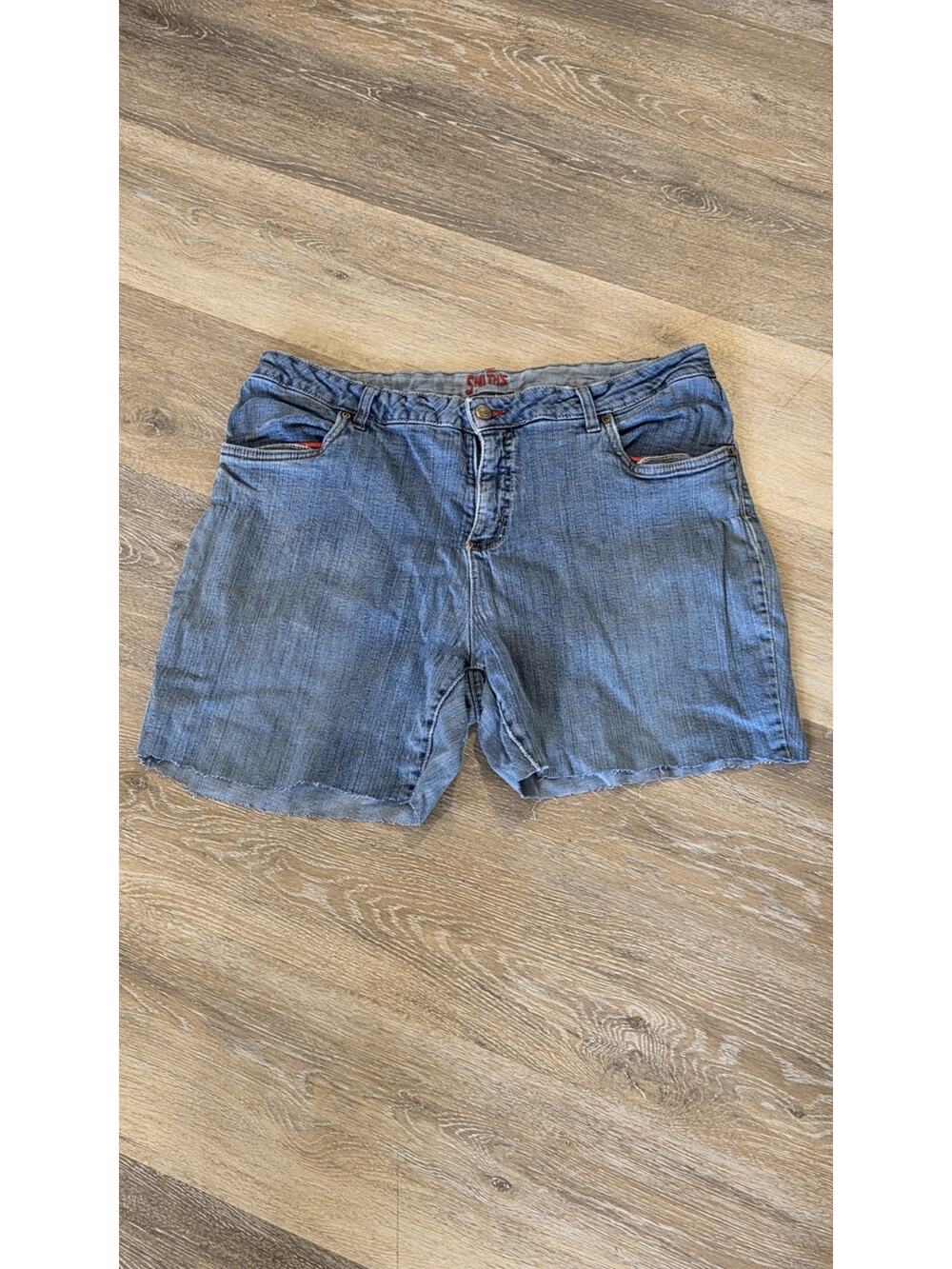 Smith's Womens Jean Shorts Size 16 waist sz 32